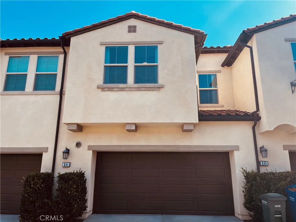 16 Savannah Lake Forest, CA 92630