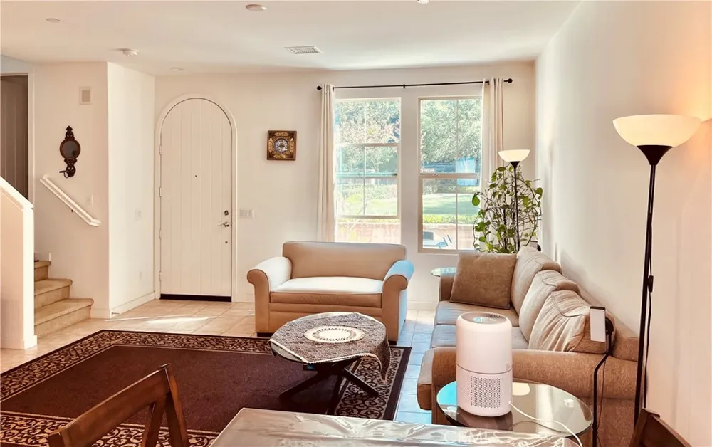 16 Savannah Lake Forest, CA 92630