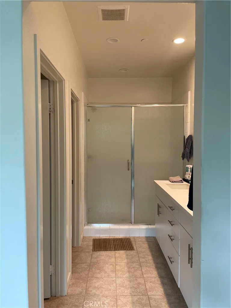 16 Savannah Lake Forest, CA 92630