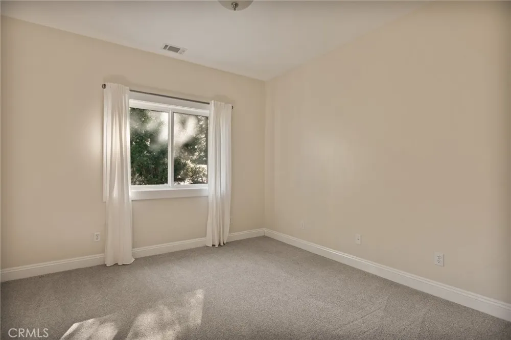 26385 Walnut Hills Drive Lake Arrowhead, CA 92352