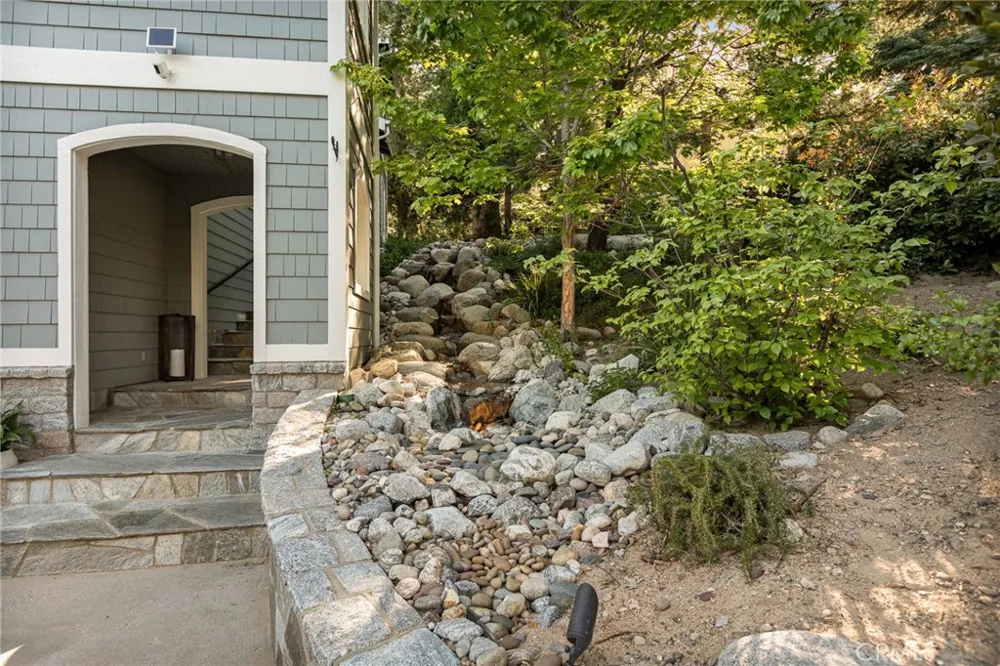26385 Walnut Hills Drive Lake Arrowhead, CA 92352