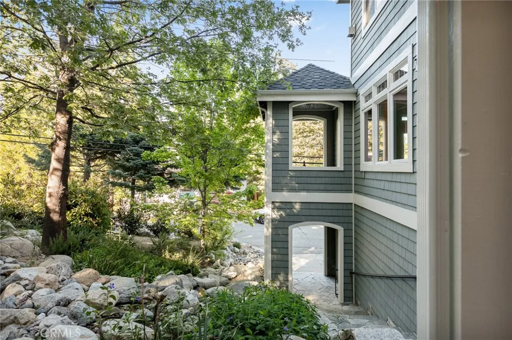 26385 Walnut Hills Drive Lake Arrowhead, CA 92352