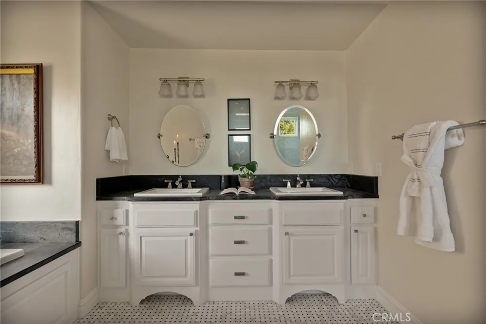 26385 Walnut Hills Drive Lake Arrowhead, CA 92352