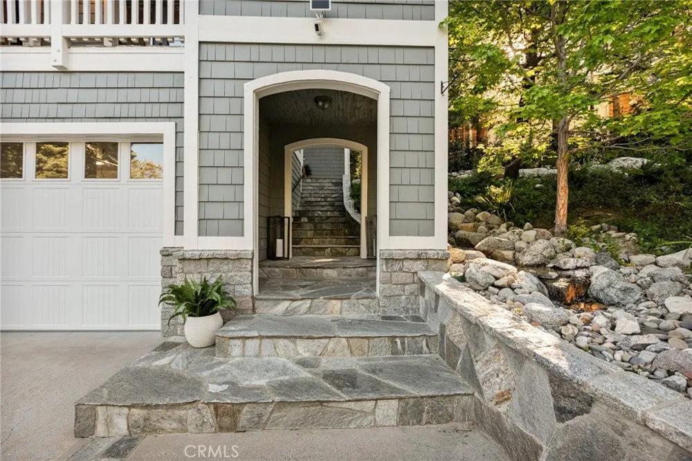 26385 Walnut Hills Drive Lake Arrowhead, CA 92352