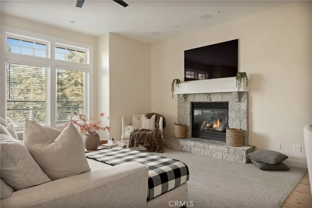 26385 Walnut Hills Drive Lake Arrowhead, CA 92352