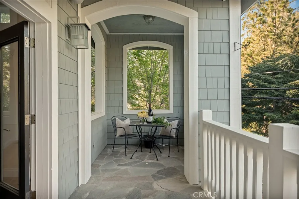 26385 Walnut Hills Drive Lake Arrowhead, CA 92352