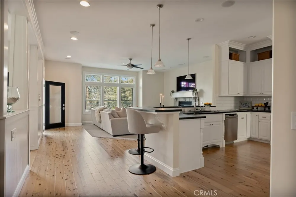 26385 Walnut Hills Drive Lake Arrowhead, CA 92352