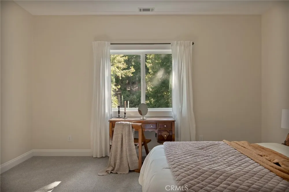 26385 Walnut Hills Drive Lake Arrowhead, CA 92352