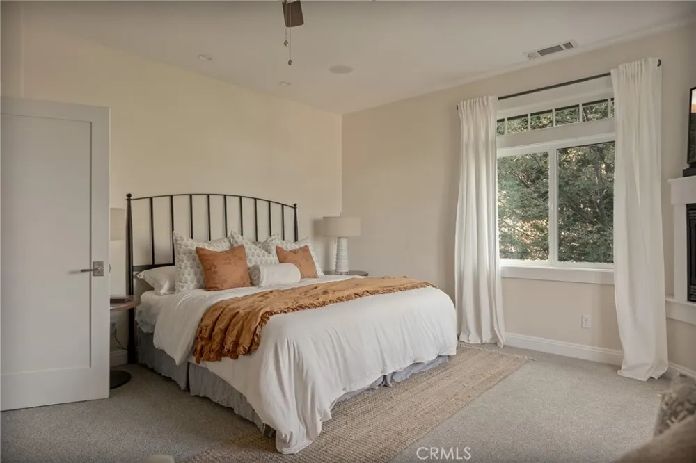 26385 Walnut Hills Drive Lake Arrowhead, CA 92352