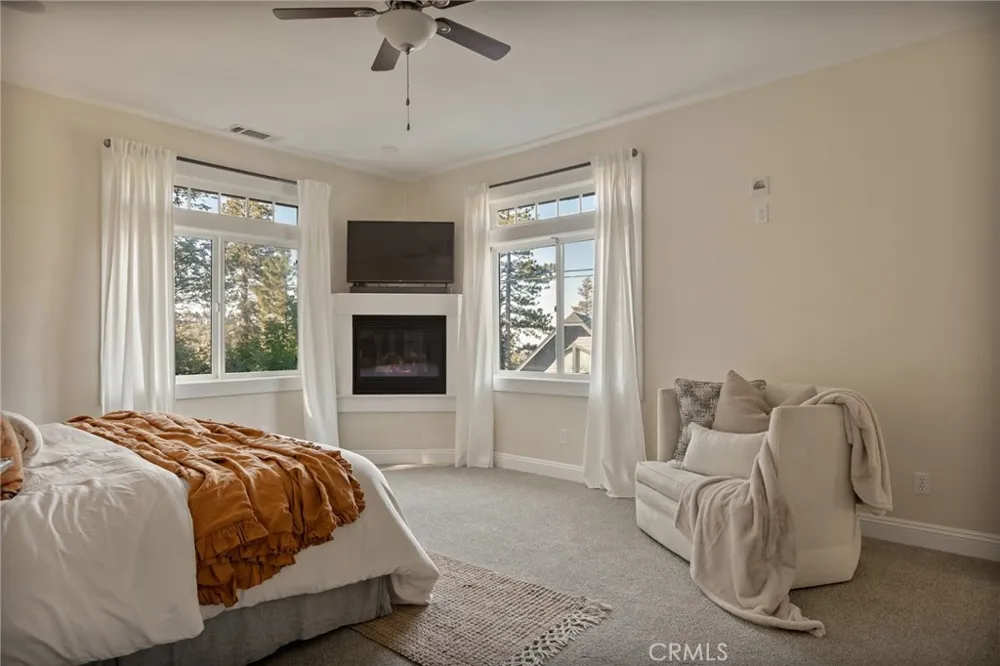 26385 Walnut Hills Drive Lake Arrowhead, CA 92352