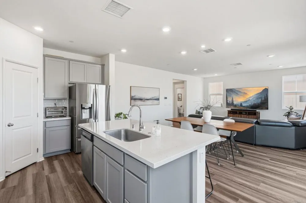 887 Brookdale Drive Vista, CA 92081