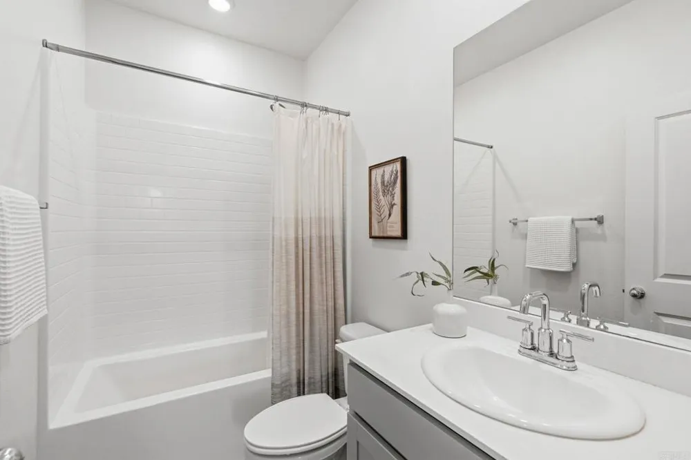 887 Brookdale Drive Vista, CA 92081