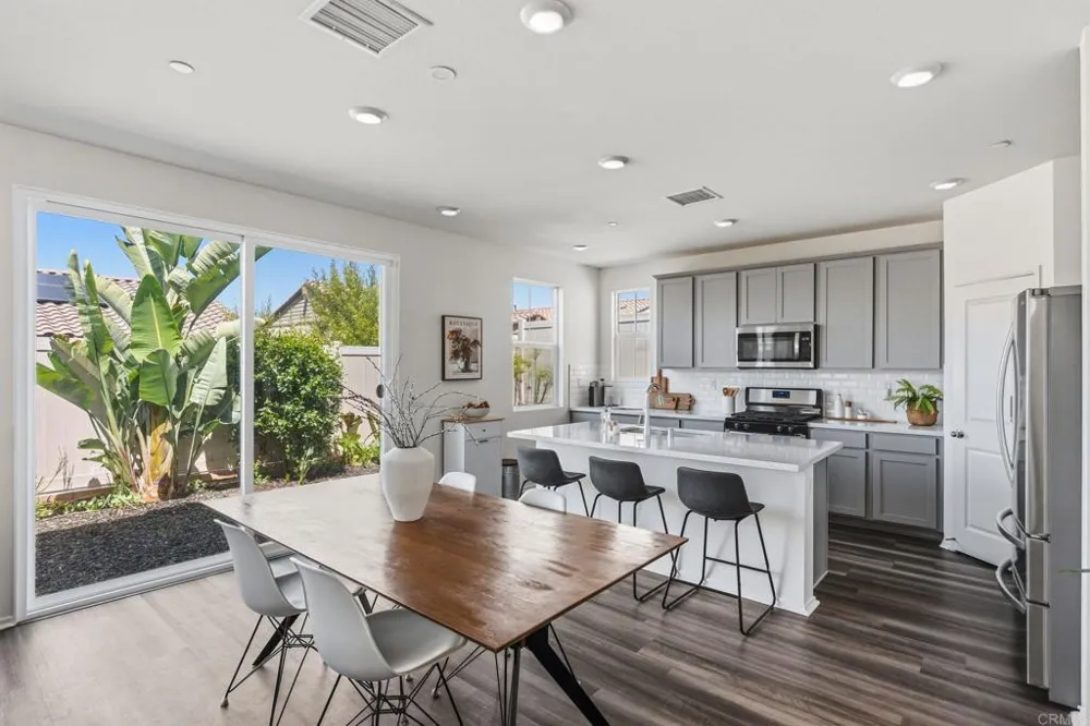 887 Brookdale Drive Vista, CA 92081