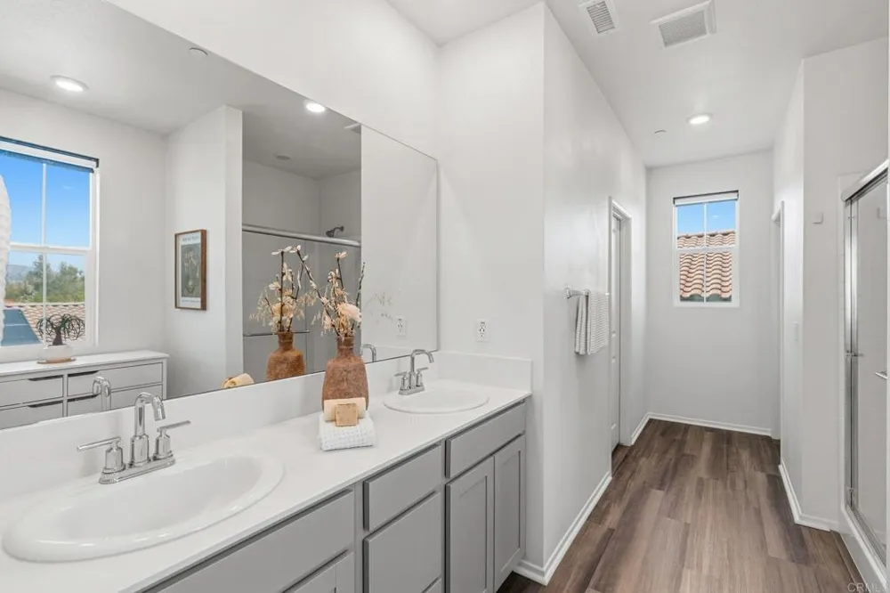 887 Brookdale Drive Vista, CA 92081