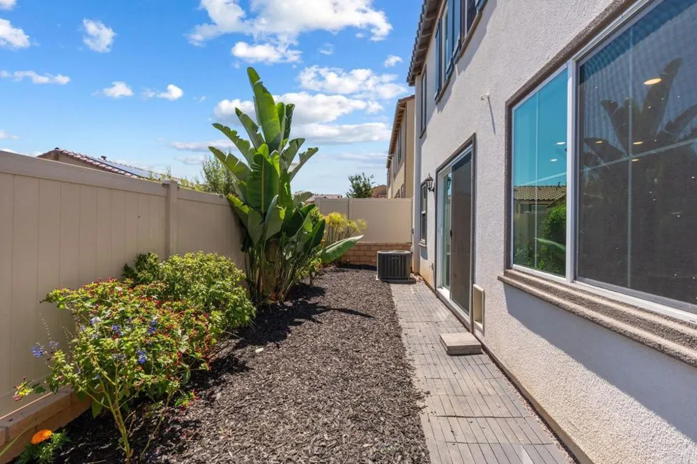 887 Brookdale Drive Vista, CA 92081