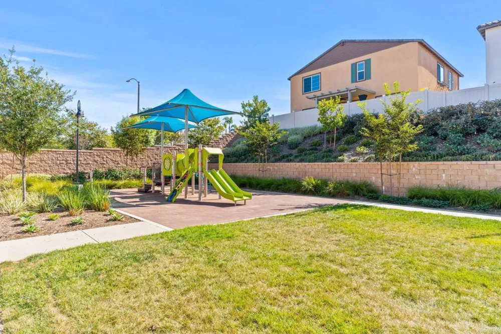 887 Brookdale Drive Vista, CA 92081