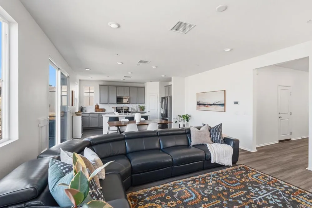 887 Brookdale Drive Vista, CA 92081