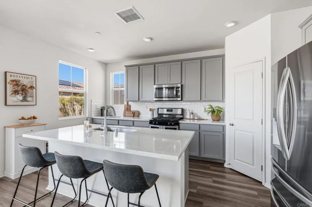 887 Brookdale Drive Vista, CA 92081