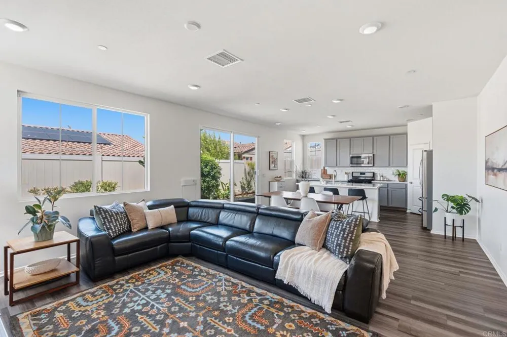 887 Brookdale Drive Vista, CA 92081