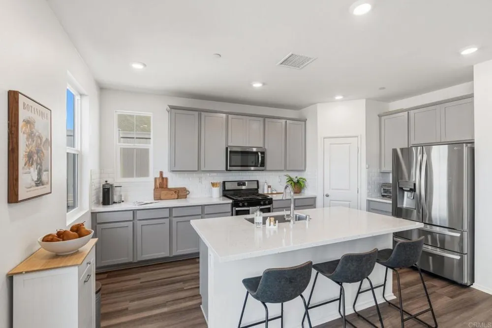 887 Brookdale Drive Vista, CA 92081