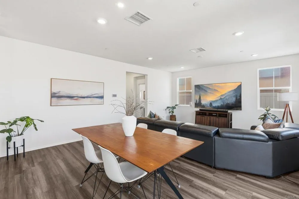 887 Brookdale Drive Vista, CA 92081