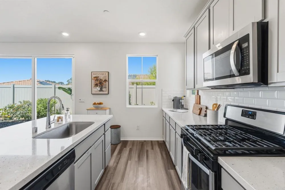 887 Brookdale Drive Vista, CA 92081