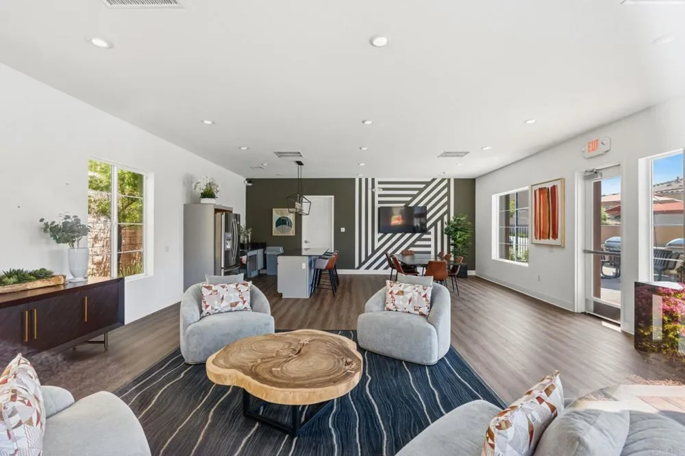 887 Brookdale Drive Vista, CA 92081