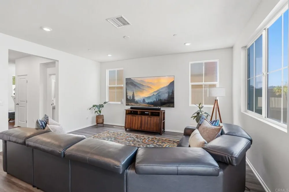887 Brookdale Drive Vista, CA 92081