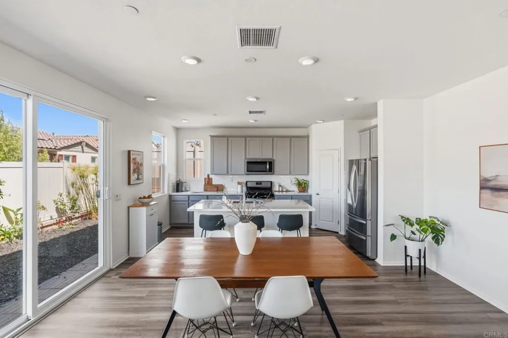 887 Brookdale Drive Vista, CA 92081