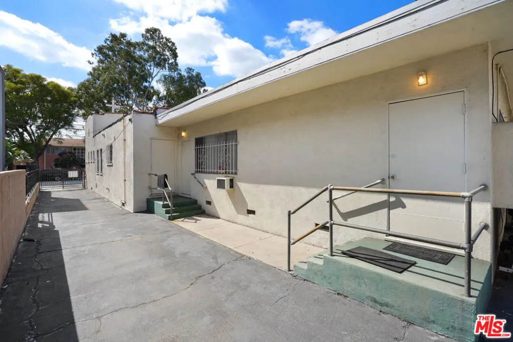 317 W Palmer Avenue Glendale, CA 91204