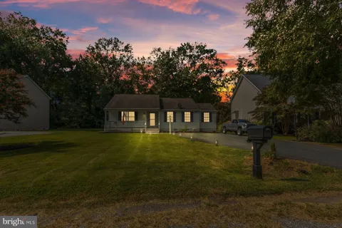 909 PETINOT PLACE
