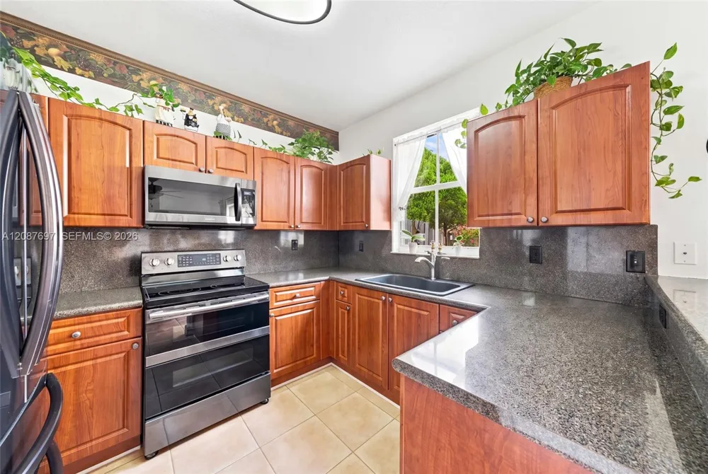 889 SW 151st Pl Miami, FL 33194