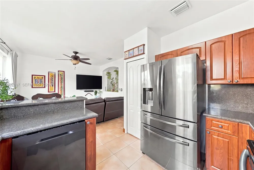 889 SW 151st Pl Miami, FL 33194