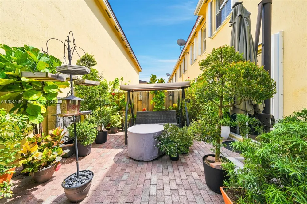 889 SW 151st Pl Miami, FL 33194