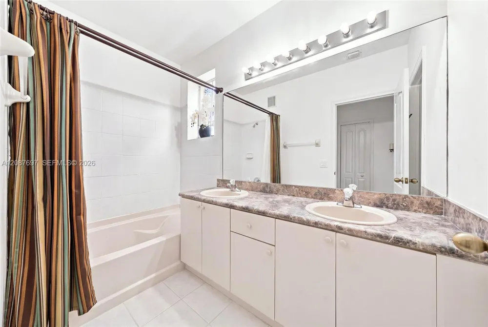 889 SW 151st Pl Miami, FL 33194