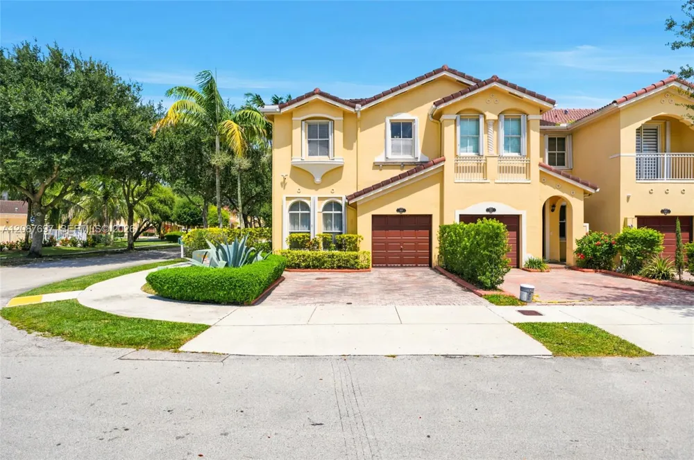 889 SW 151st Pl Miami, FL 33194