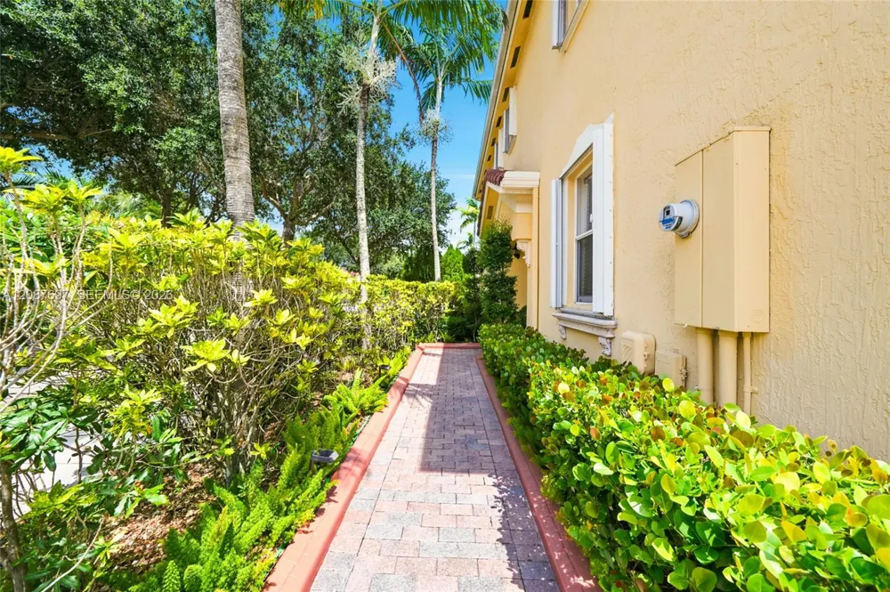 889 SW 151st Pl Miami, FL 33194