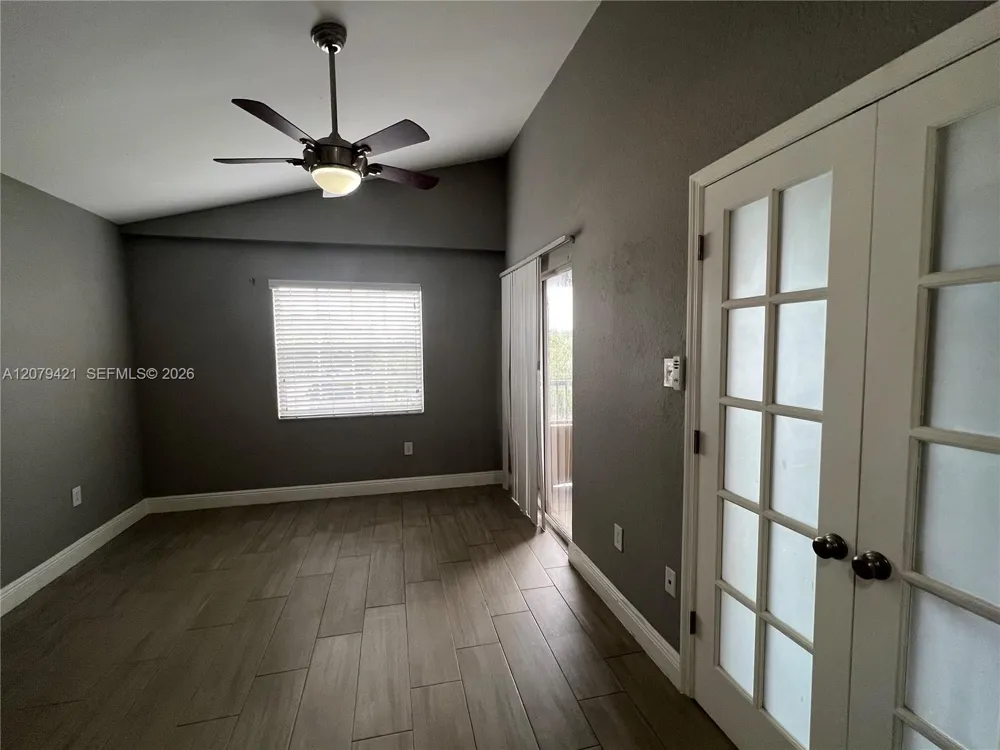 2881 Oakland Forest Dr #311 Oakland Park, FL 33309