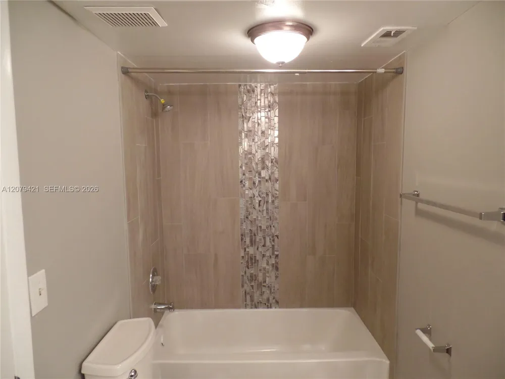 2881 Oakland Forest Dr #311 Oakland Park, FL 33309