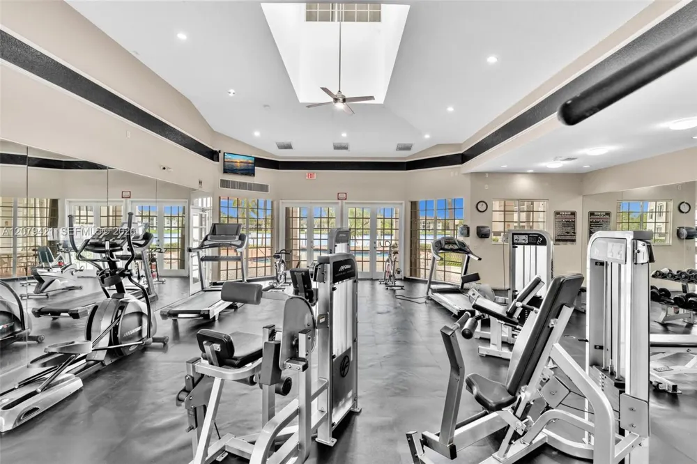 2881 Oakland Forest Dr #311 Oakland Park, FL 33309