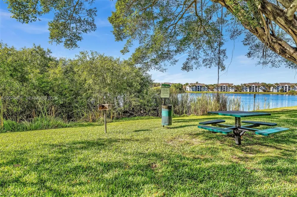2881 Oakland Forest Dr #311 Oakland Park, FL 33309