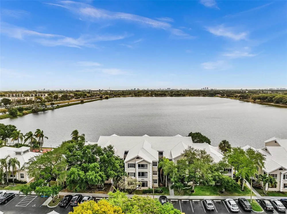 2881 Oakland Forest Dr #311 Oakland Park, FL 33309