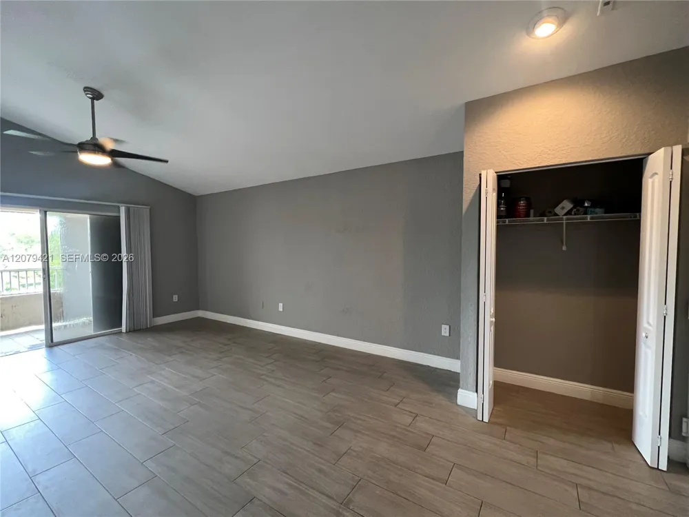 2881 Oakland Forest Dr #311 Oakland Park, FL 33309