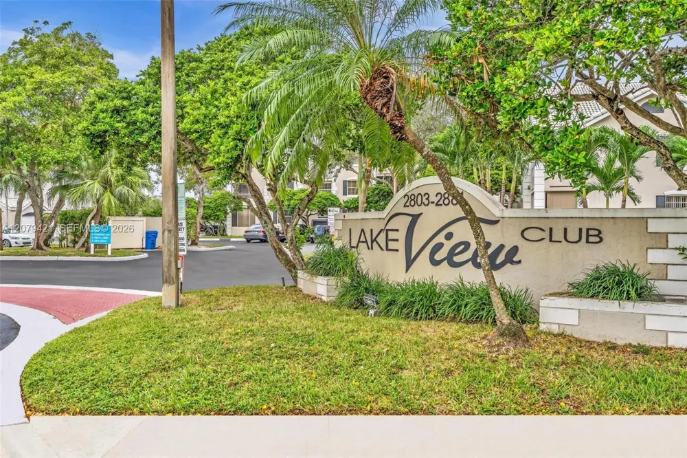 2881 Oakland Forest Dr #311 Oakland Park, FL 33309