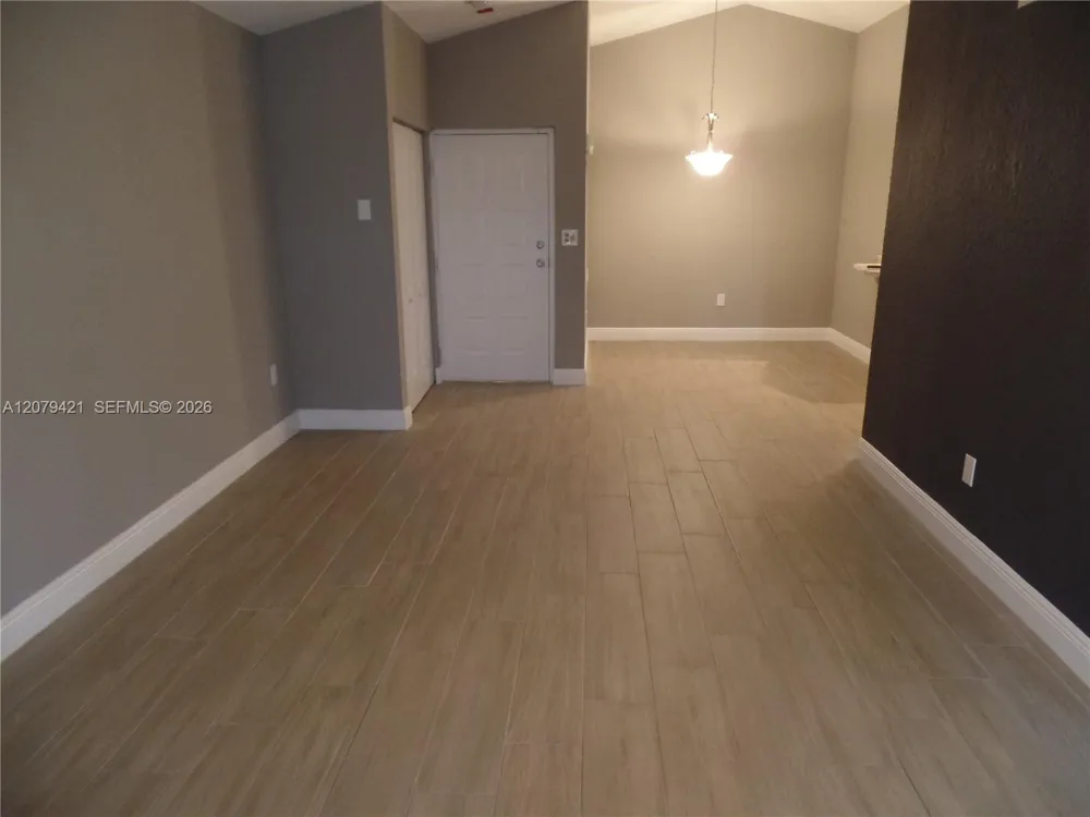 2881 Oakland Forest Dr #311 Oakland Park, FL 33309