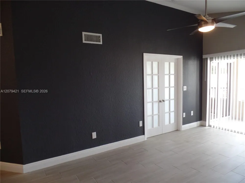 2881 Oakland Forest Dr #311 Oakland Park, FL 33309
