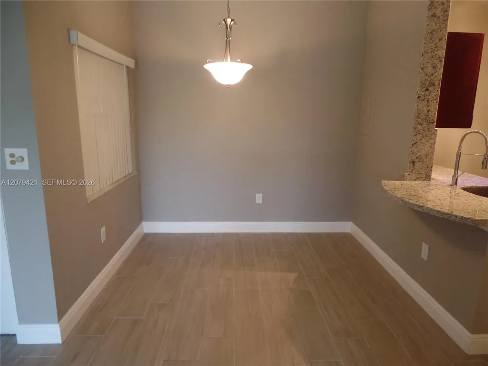 2881 Oakland Forest Dr #311 Oakland Park, FL 33309