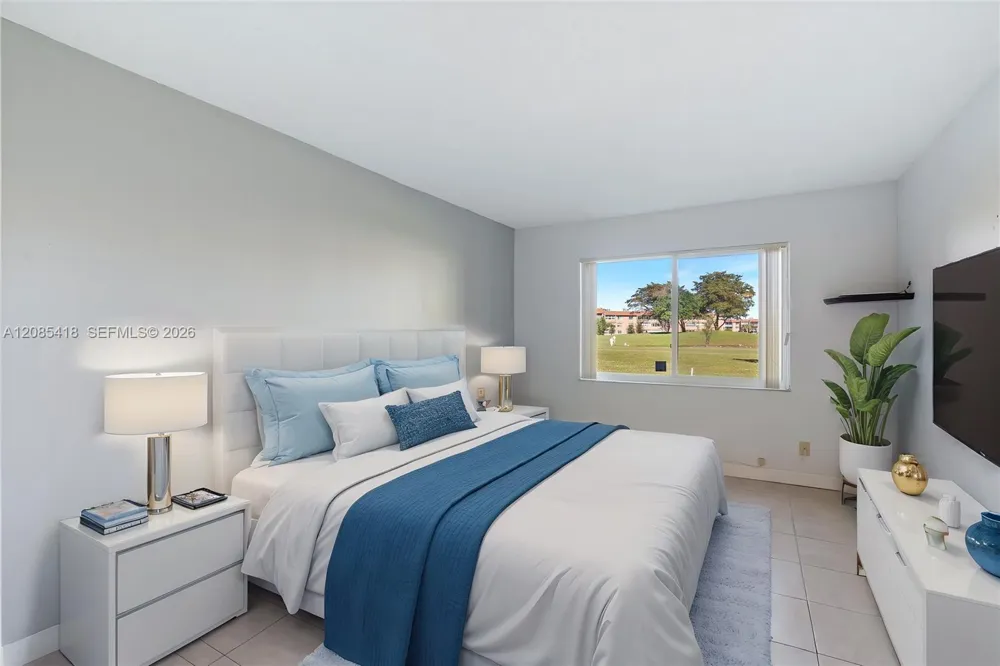 9761 Sunrise Lakes Blvd #107 Sunrise, FL 33322