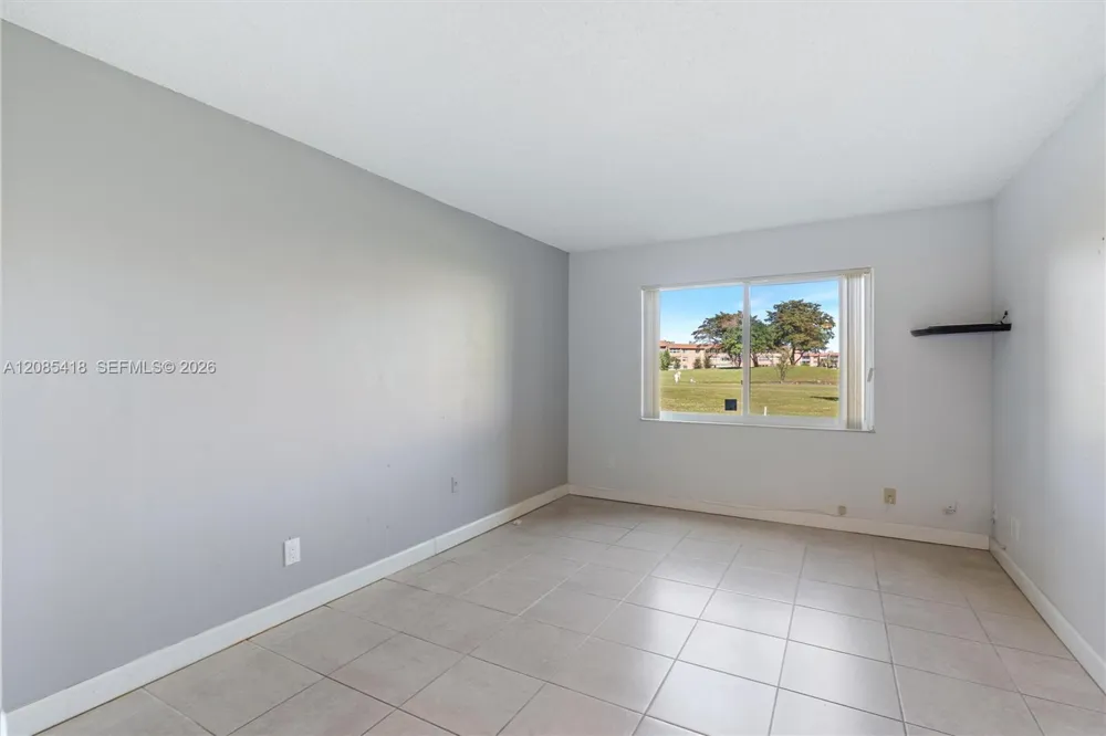 9761 Sunrise Lakes Blvd #107 Sunrise, FL 33322