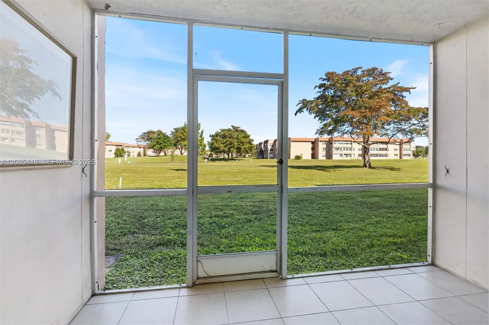 9761 Sunrise Lakes Blvd #107 Sunrise, FL 33322